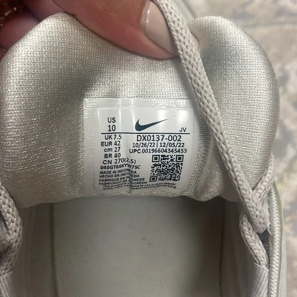 Silver Metallic Women’s Nike Air Max 97 'Light Bone' DX0137-002 (size 10) - Picture 4 of 9